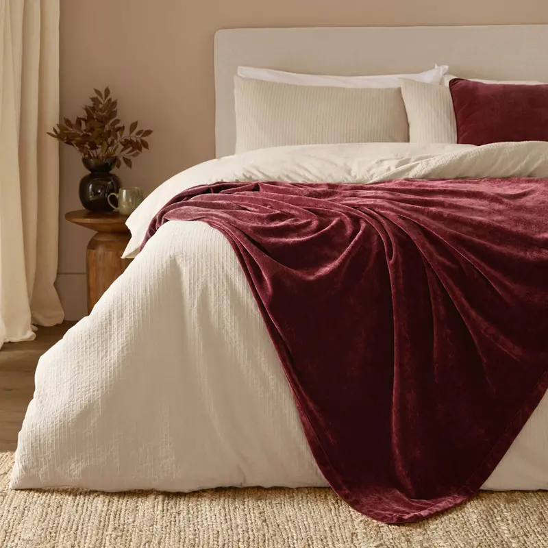 Heavy Chenille Velvet Throw Beetroot 1