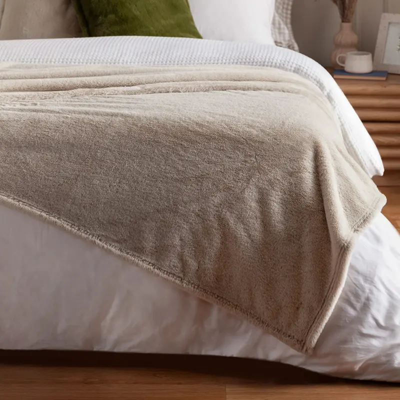 Kallu Double-Sided Faux-Fur Throw Natural 1