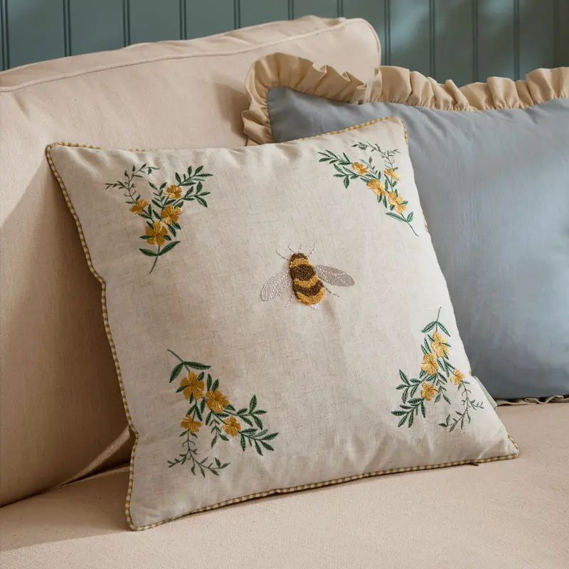Ramble Bee Tufted Cushion Natural 1